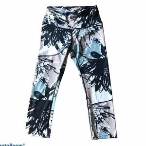 Apana blue and white tropical palm tree print workout leggings pants size small